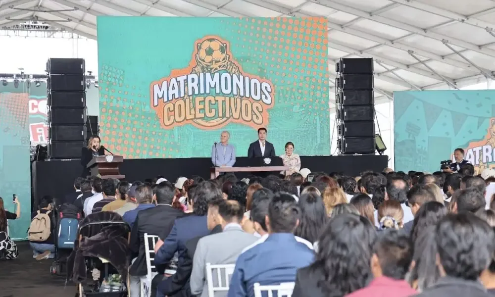 La ceremonia se llevó a cabo en el MexicQ Zona Fest, destacando valores familiares y sociales.
