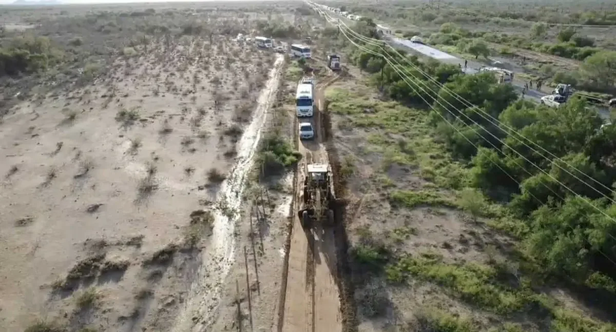 El derrame de ácido sulfúrico obligó a cerrar la carretera Caborca–Y Griega por varias horas y dejó cuatro personas lesionadas.