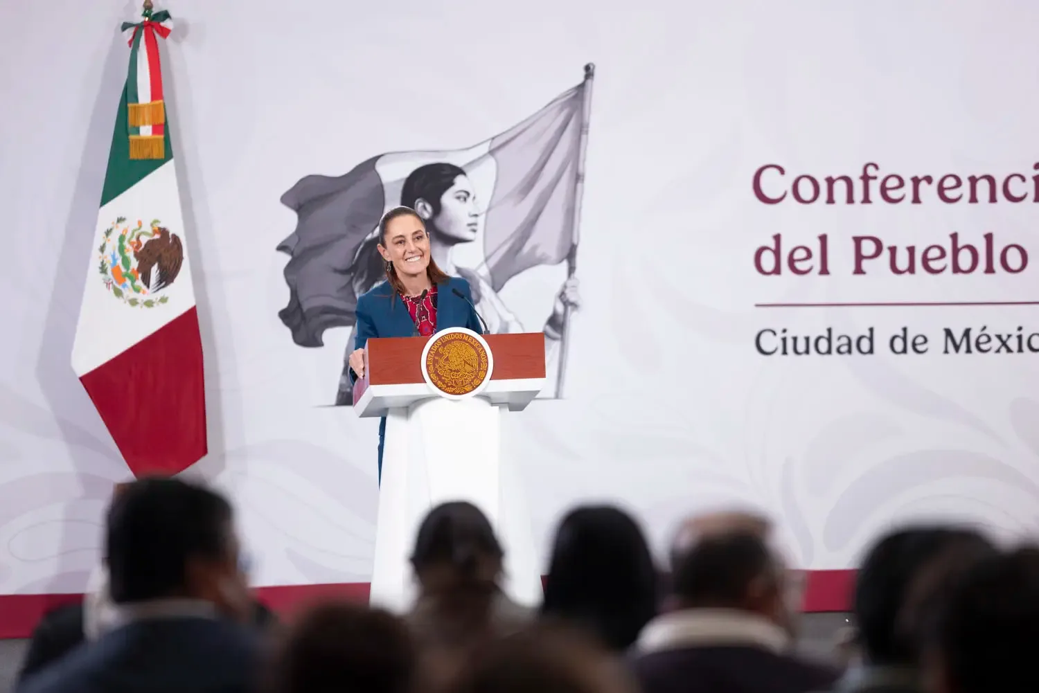 VIDEO | Sheinbaum responde: ¿Blindarán Palacio Nacional el 8M?