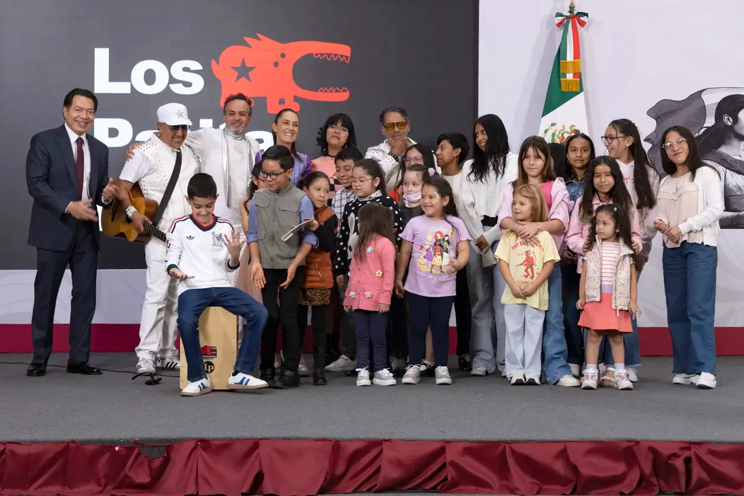 VIDEO | Claudia Sheinbaum Brinca con Niños en Palacio Nacional