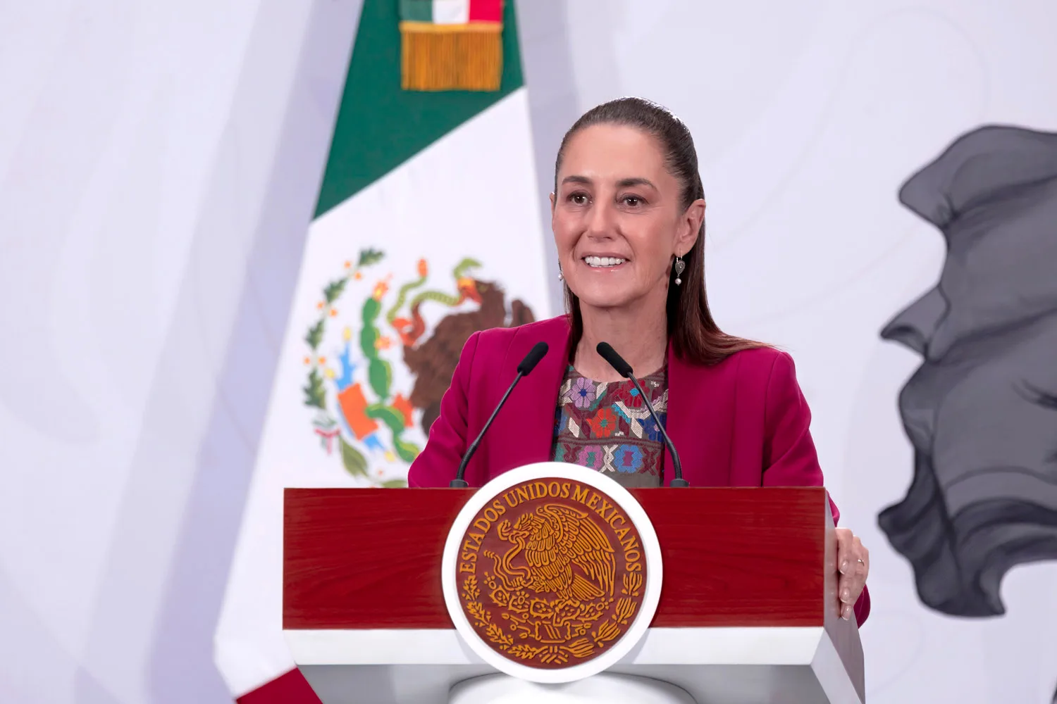VIDEO | Sheinbaum Cuestiona Intereses Detrás de Reportaje de CNN 