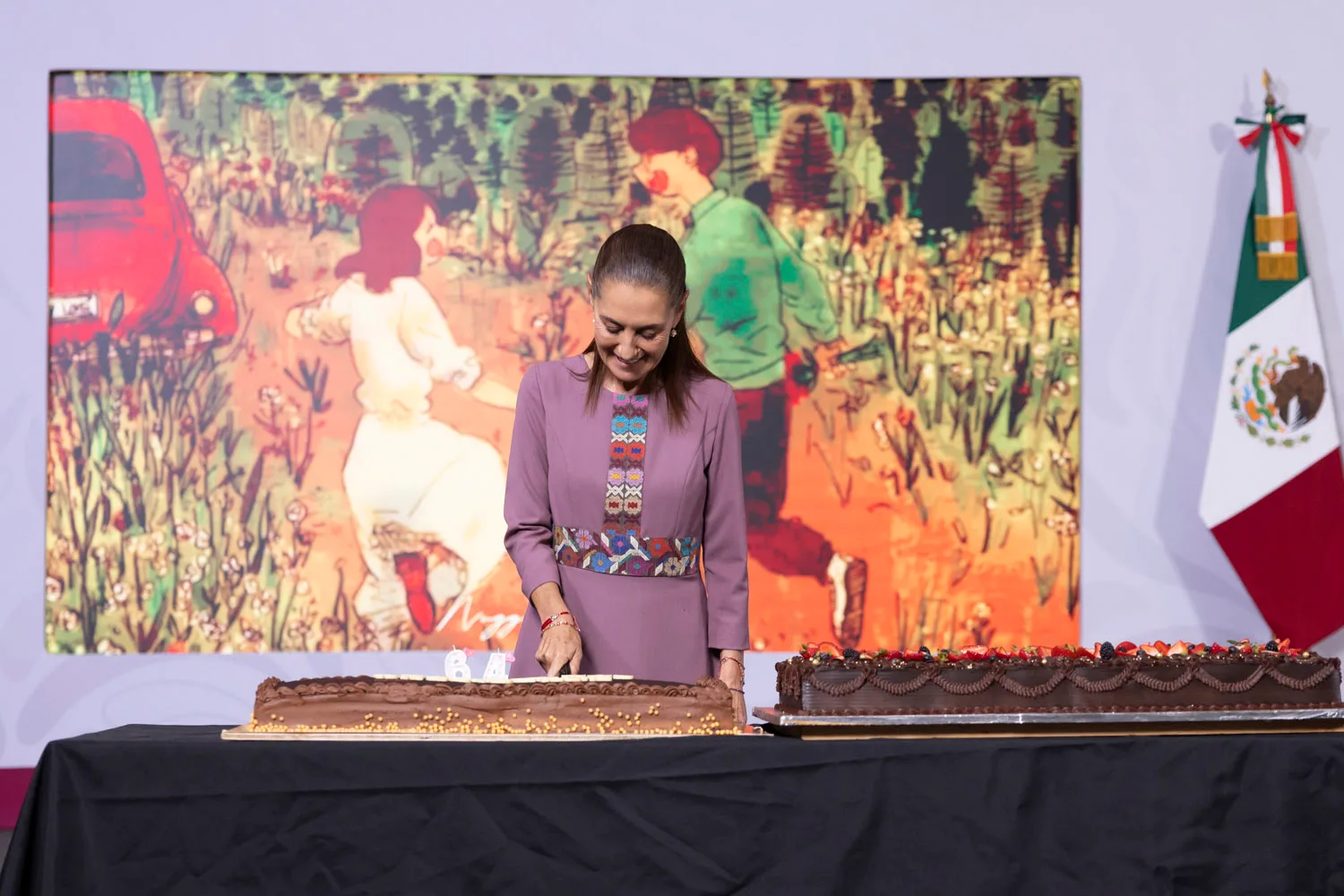 VIDEO | Periodistas sorprenden a Claudia Sheinbaum en su cumpleaños