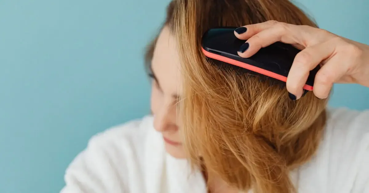 Aprender a dar volumen al cabello fino sin usar calor es posible con técnicas sencillas y efectivas.