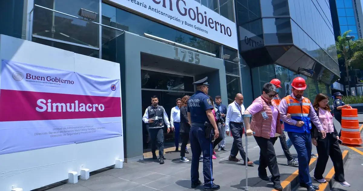 La Secretaría Anticorrupción y Buen Gobierno impone sanciones a empleados de diversas dependencias por irregularidades en su labor.