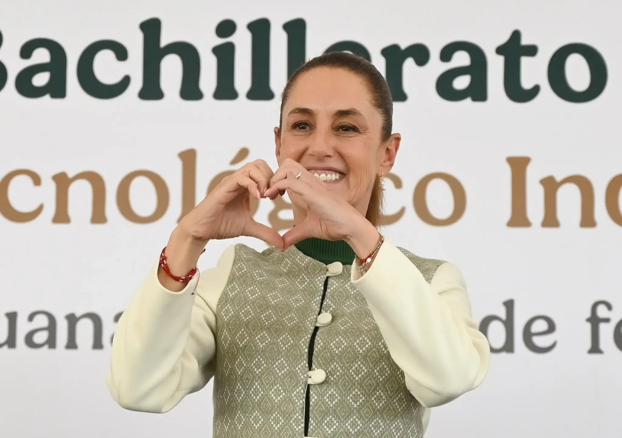 Claudia Sheinbaum mantiene sólida aprobación de 70.3% en febrero de 2026, según encuesta