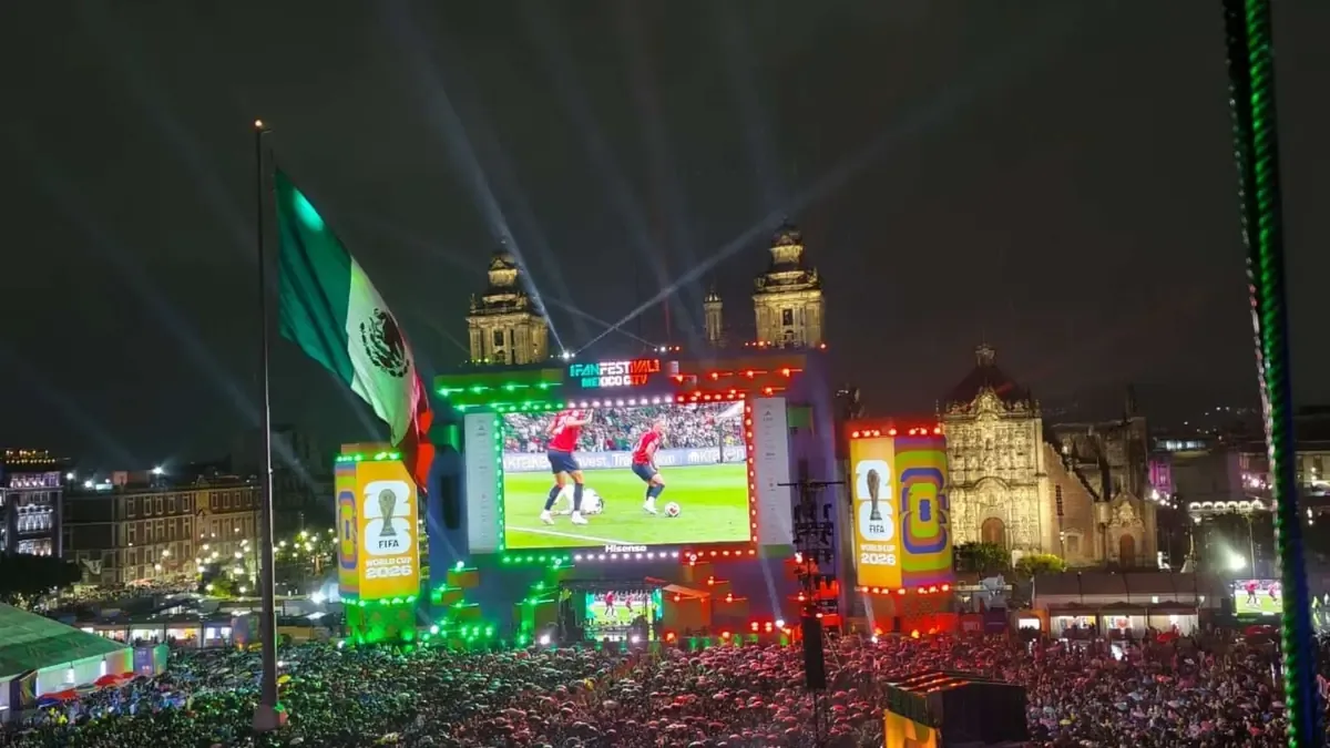 La capital mexicana se llenó de aficionados en un evento masivo de fútbol a pesar del mal tiempo.