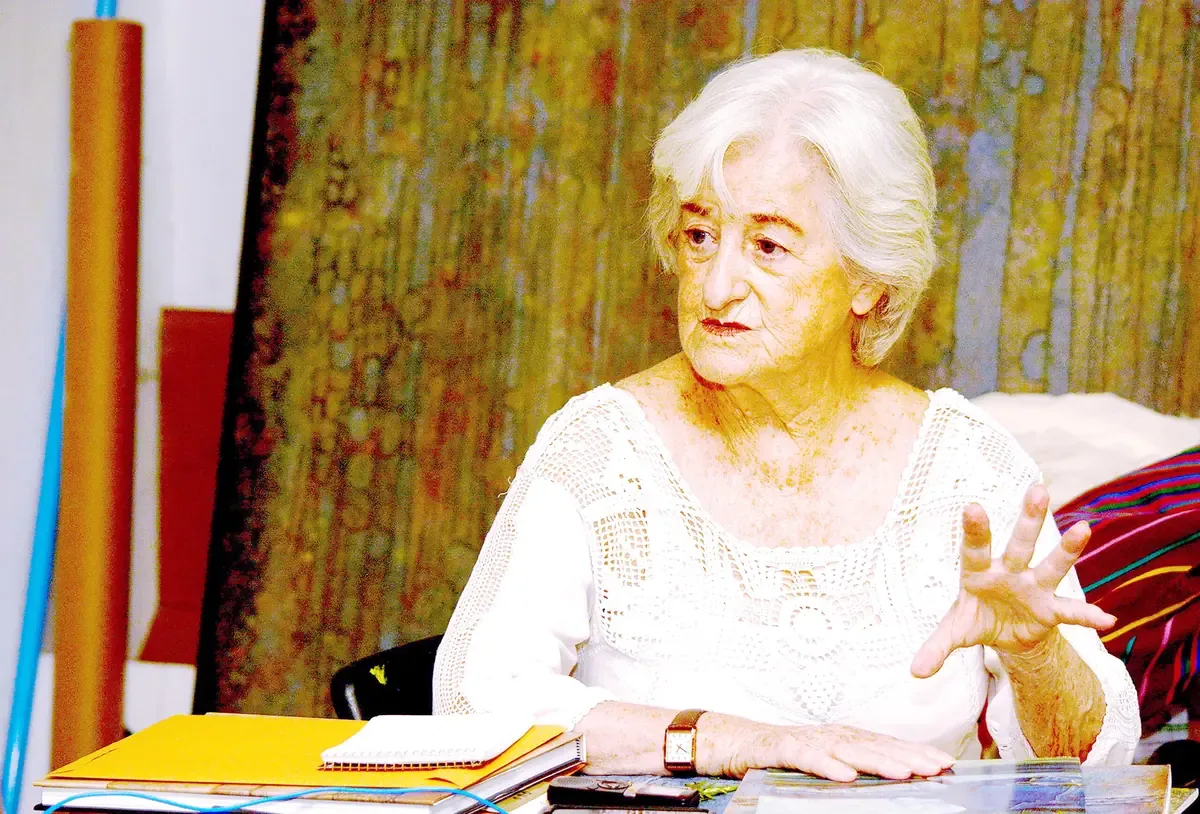 La exposición celebra los 90 años de vida de la curadora y su impacto en el arte.