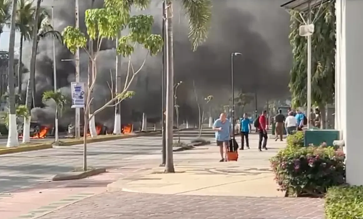 VIDEO | Panorama de Puerto Vallarta tras bloqueos y enfrentamientos