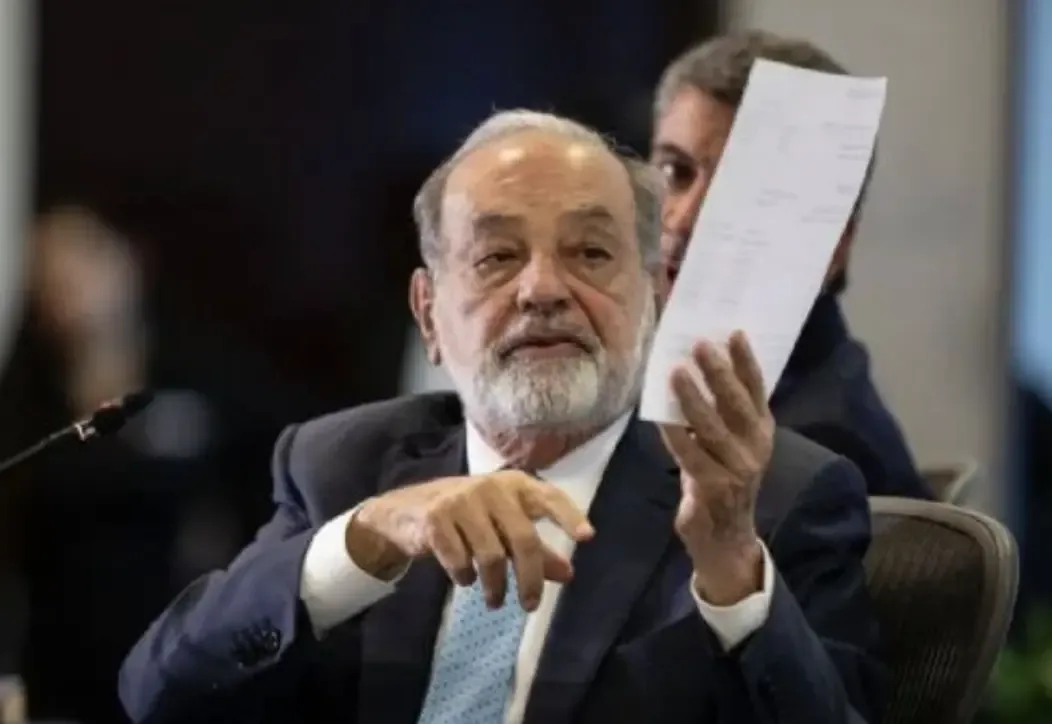 A pesar de la controversia, Pemex reitera su colaboración con la firma del empresario.