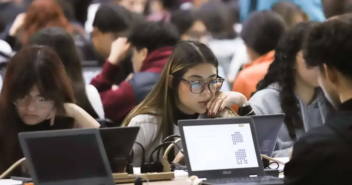 El abandono escolar en la UNAM refleja un problema complejo que afecta el futuro académico de muchos jóvenes.