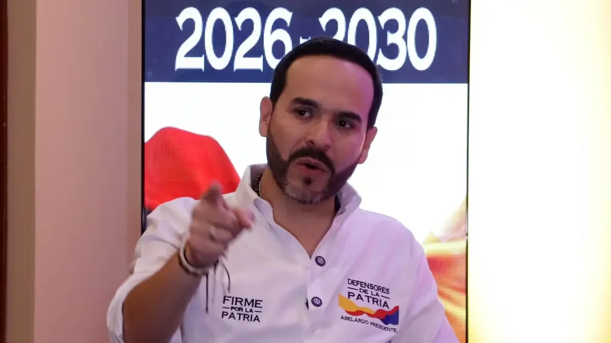 El candidato presidencial insiste en el uso de su eslogan a pesar de la orden judicial en su contra.