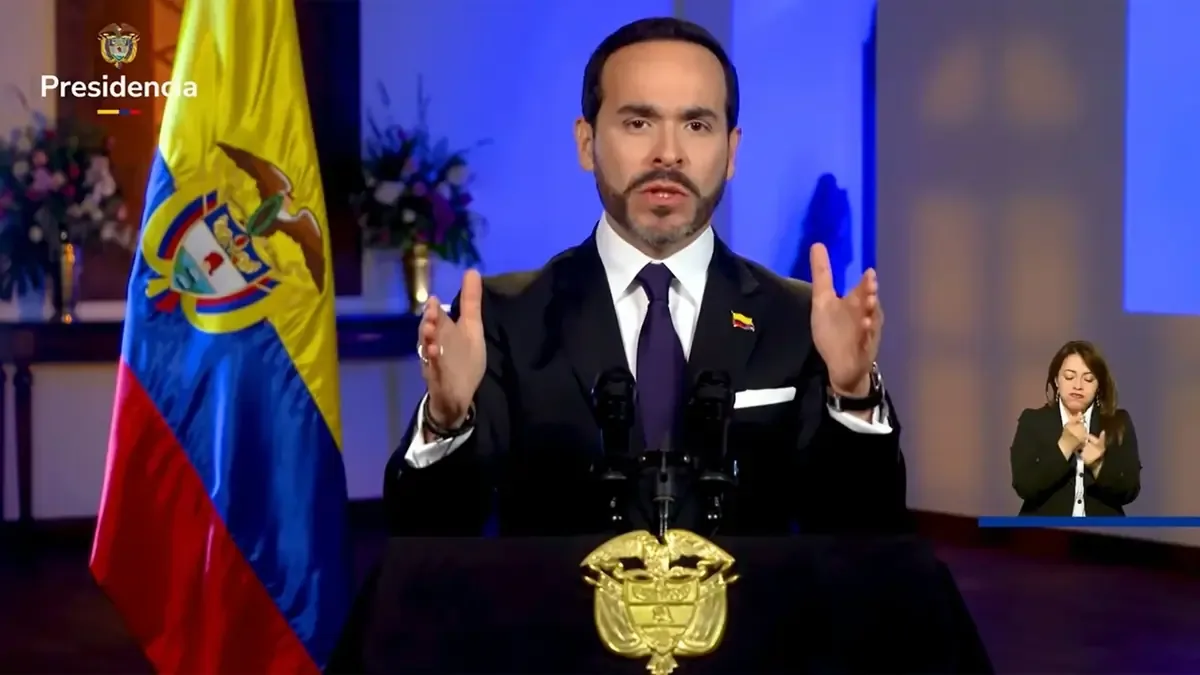 La decisión busca enfrentar la glorificación del terrorismo en espacios públicos.