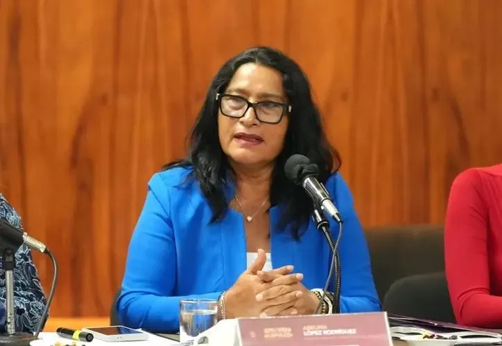 La alcaldesa de Acapulco, Abelina López, busca la candidatura de Morena para el gobierno de Guerrero.