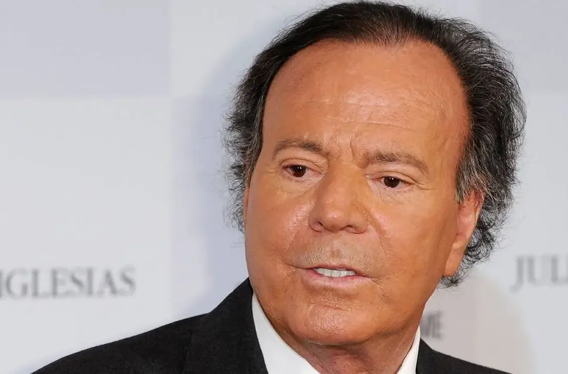 Abogados de Julio Iglesias durante la presentación en la Audiencia Nacional.
