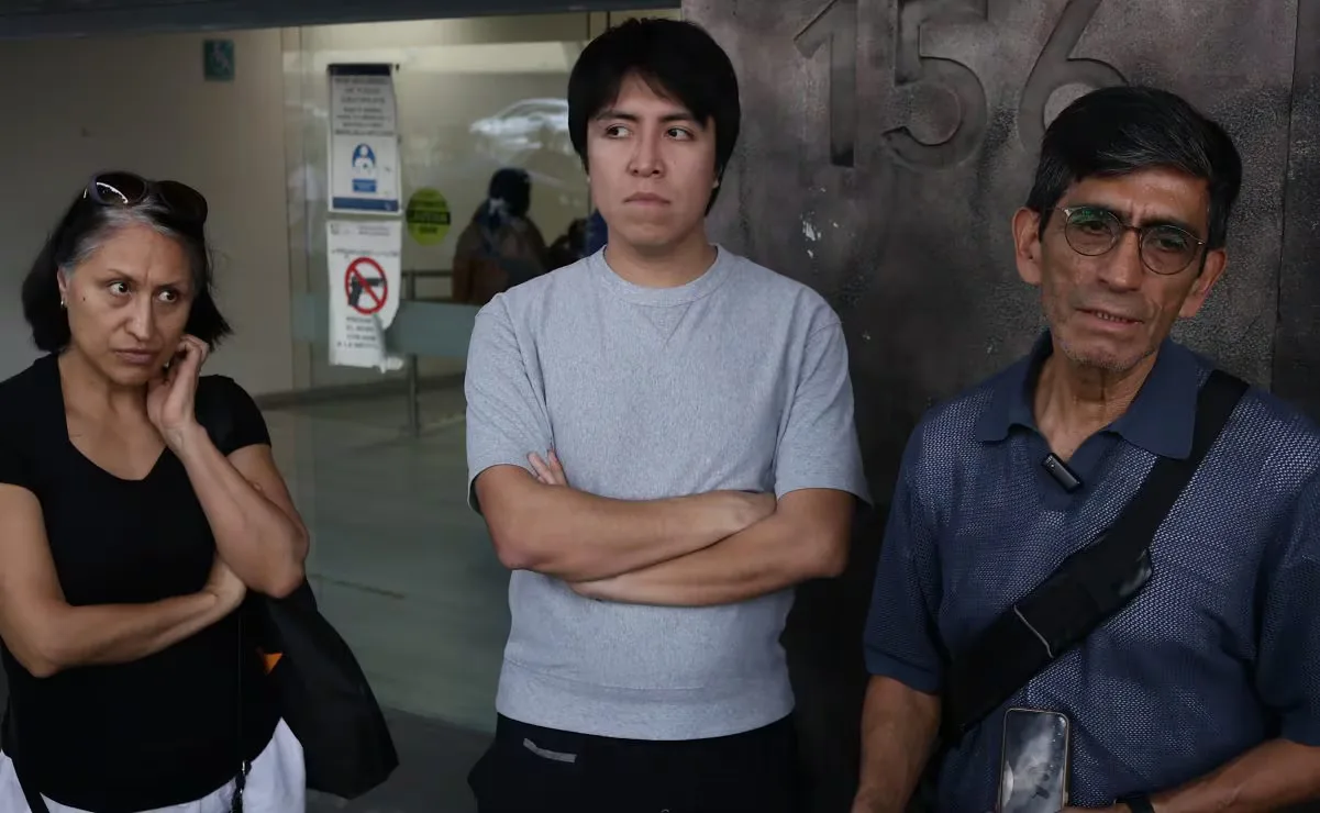 Abogados de la familia Giles durante una conferencia de prensa en CDMX.