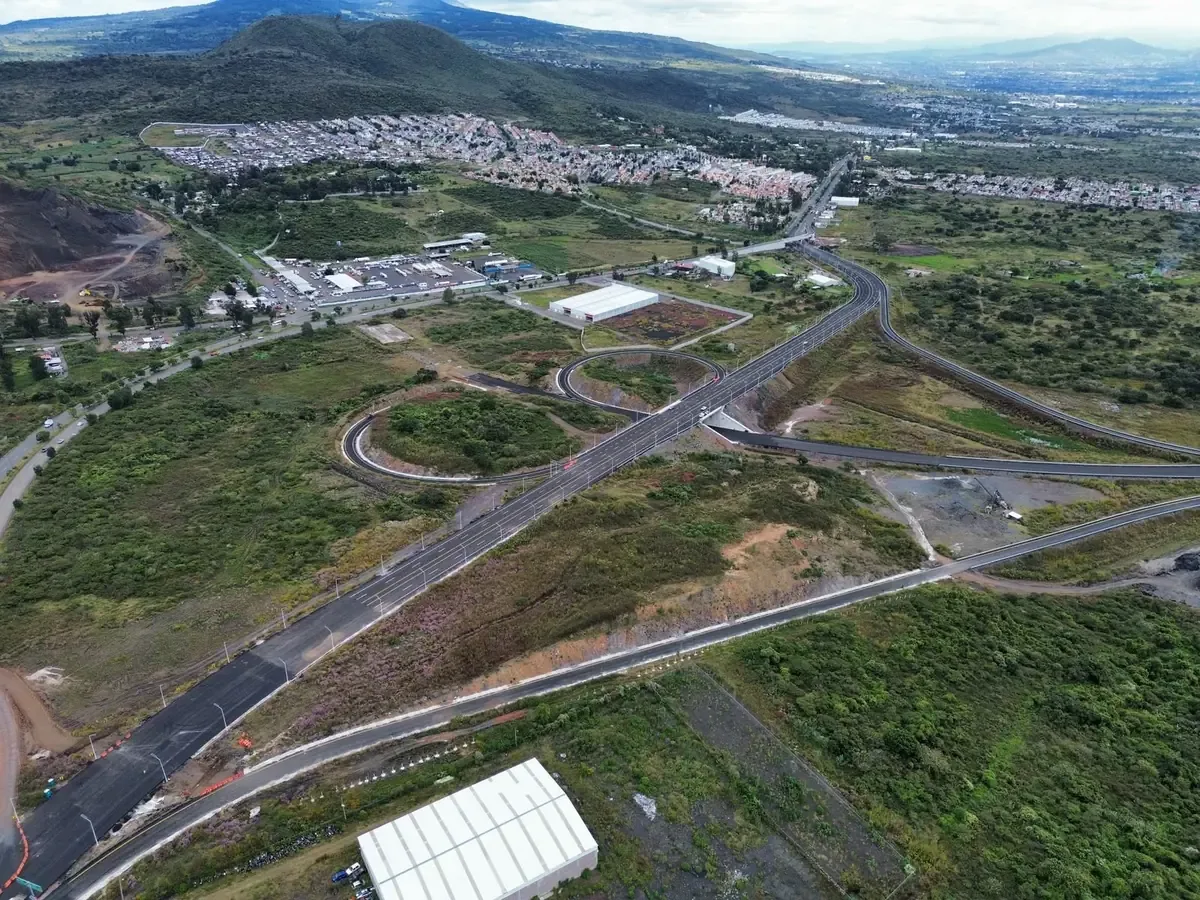 Busca agilizar el tránsito en la carretera Morelia-Quiroga ante la alta afluencia del Día de Muertos.
