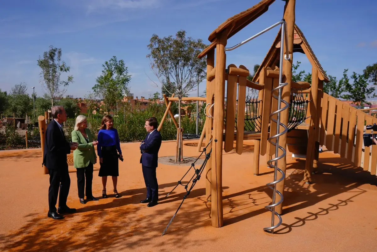 El nuevo espacio verde fomenta la recreación y biodiversidad en San Blas-Canillejas, mejorando la calidad de vida de los vecinos.