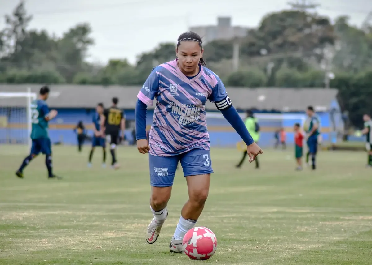 La delantera Abril Tapia fue reconocida por su destacada actuación en categorías femeniles de fútbol.