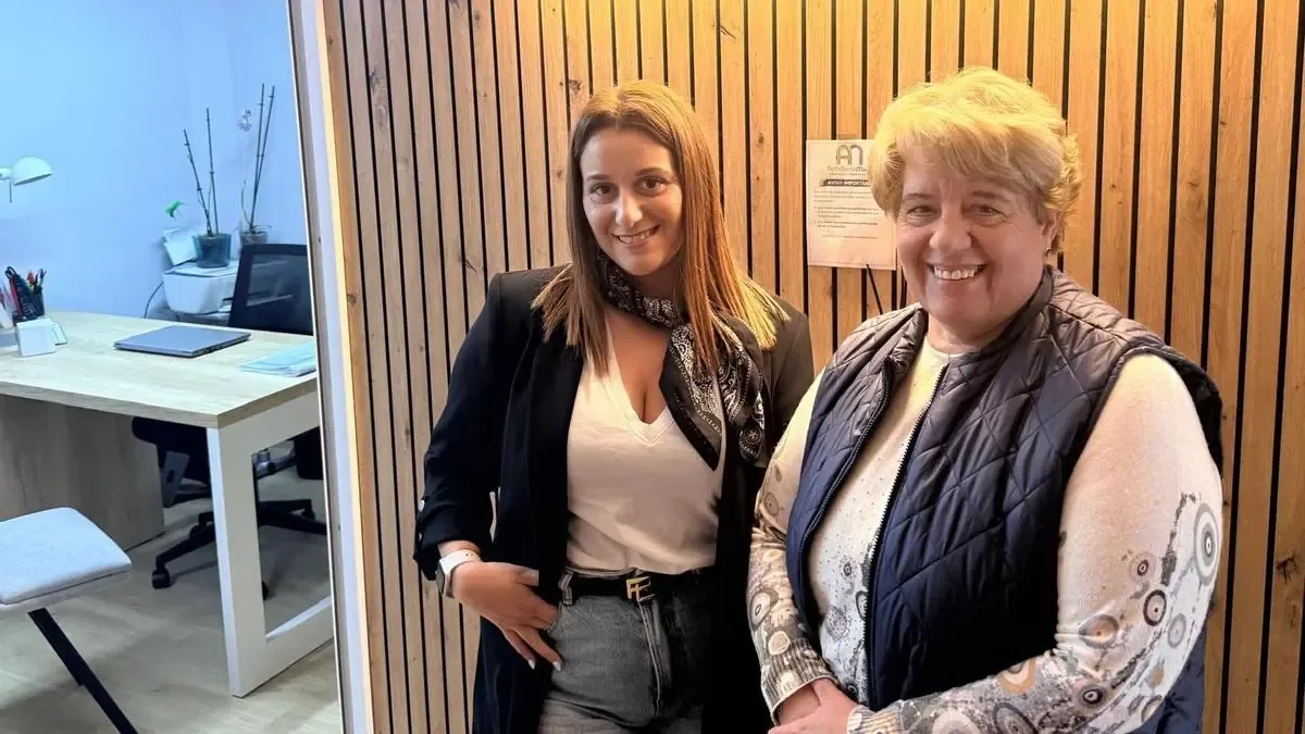 La enseñanza de mecanografía sigue viva en Grado, impulsada por una joven emprendedora.