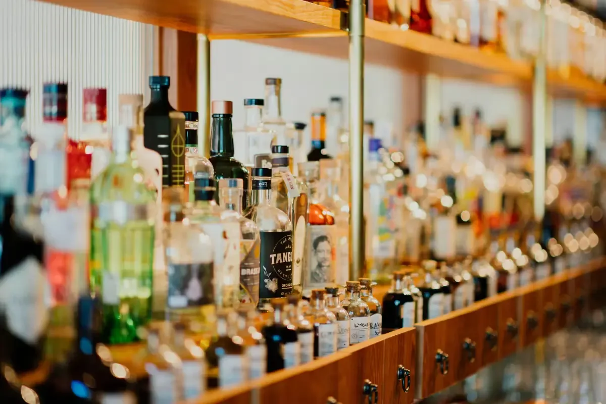 Especialistas proponen modificaciones en el impuesto al alcohol para reducir su consumo y sus daños asociados.
