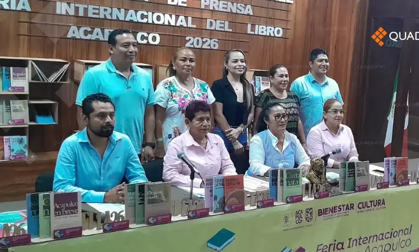 Abelina López Rodríguez destaca la importancia de la crítica literaria en la cultura del puerto.