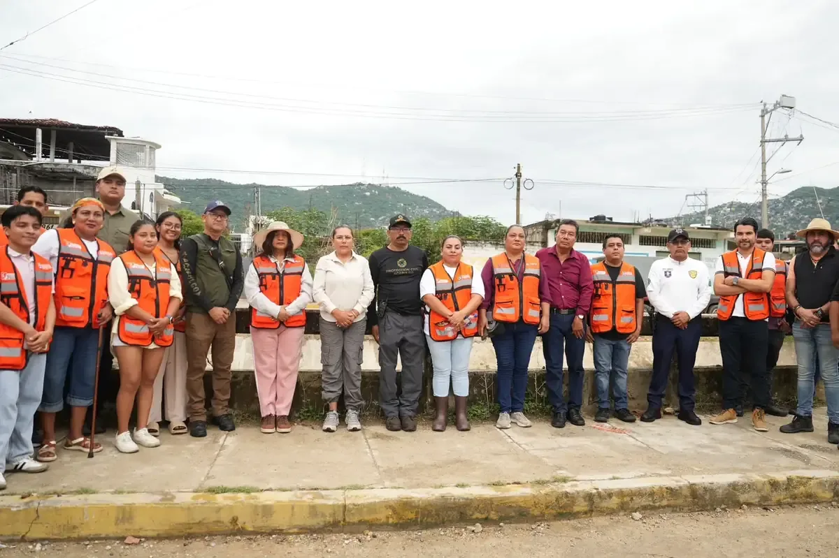 La administración municipal verifica canales ante pronóstico de lluvias intensas por el sistema meteorológico.