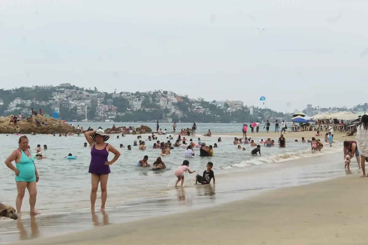 Las playas y servicios turísticos del puerto atraen a visitantes de todo el país.