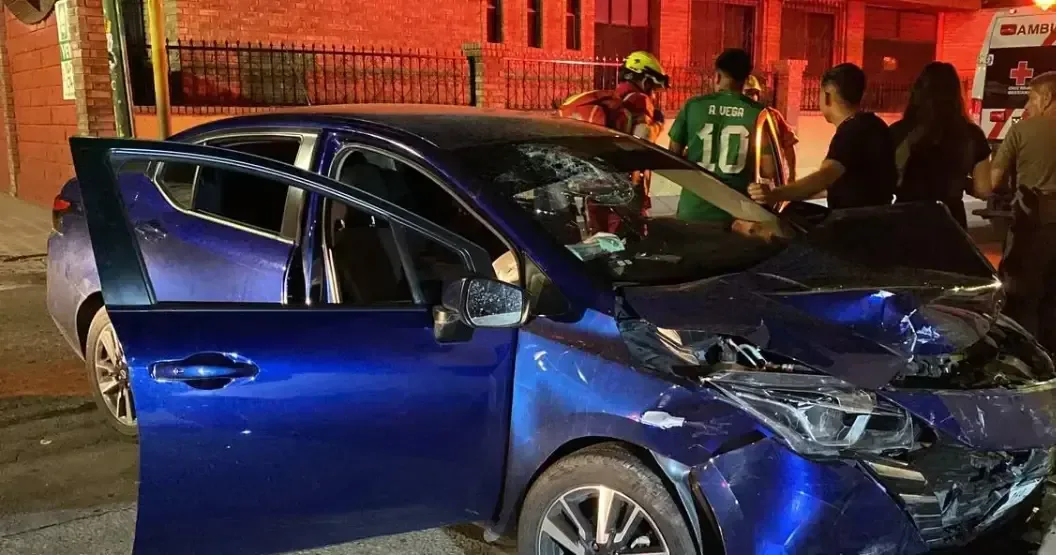 Un choque entre dos vehículos ocurrió por exceso de velocidad y posible consumo de alcohol.