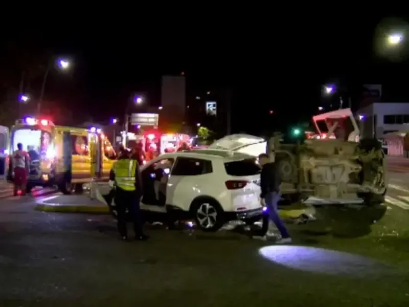 Un recluso falleció y tres custodios resultaron heridos en un accidente vial en Guadalajara.