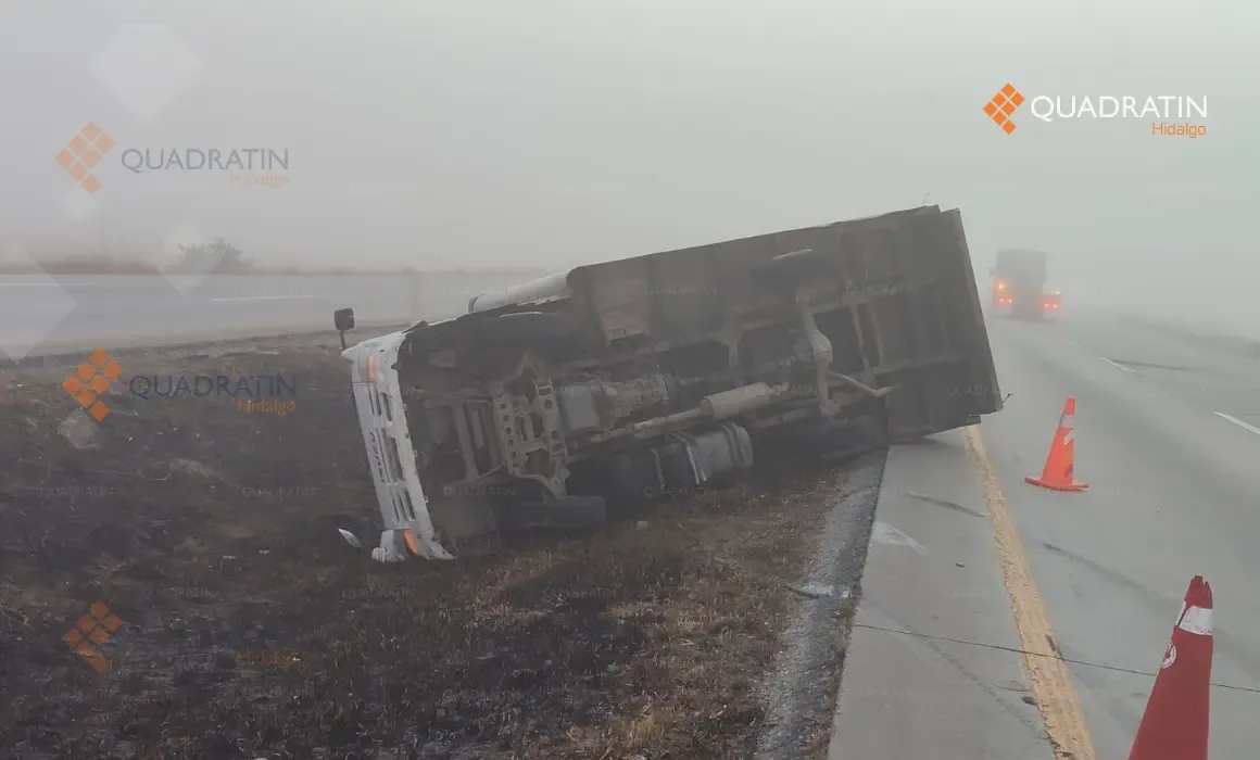 Accidente de camión en la carretera Pachuca–Tulancingo afecta el tráfico.