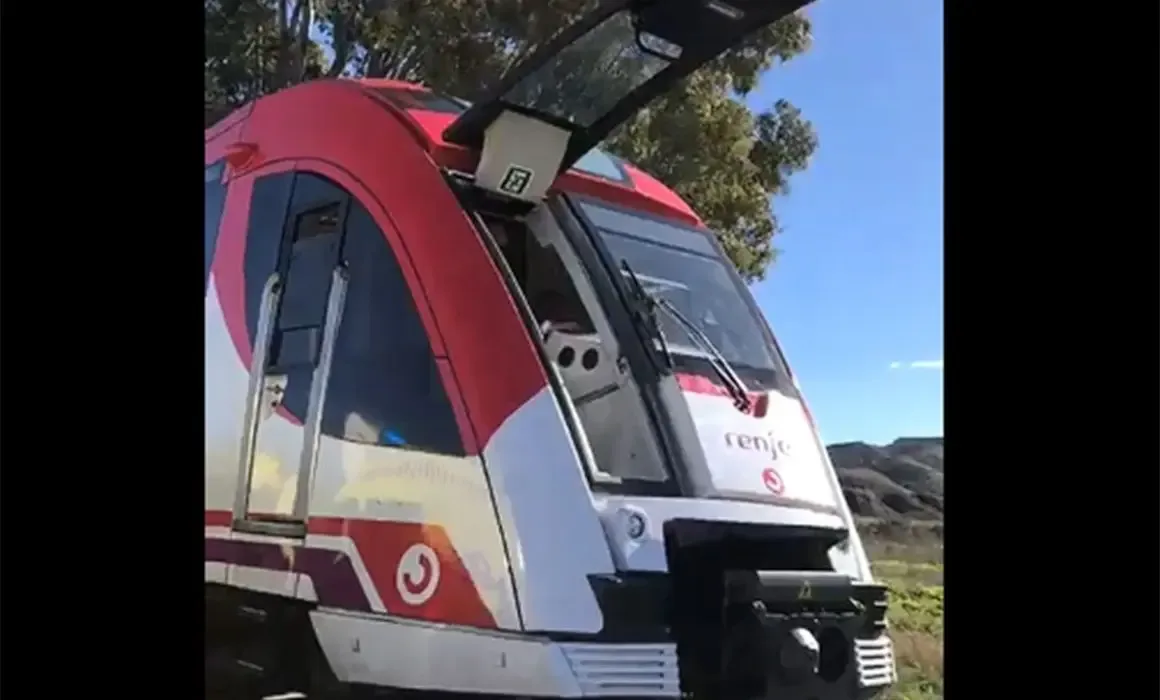Accidente de tren en Cartagena, donde un camión grúa colisionó con un tren de pasajeros.