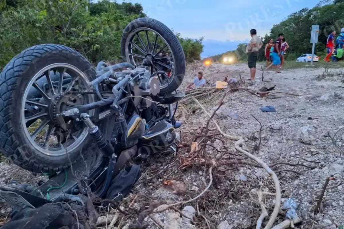 Un grave accidente en la carretera 307 de Quintana Roo resultó en la muerte de un motociclista tras múltiples lesiones.