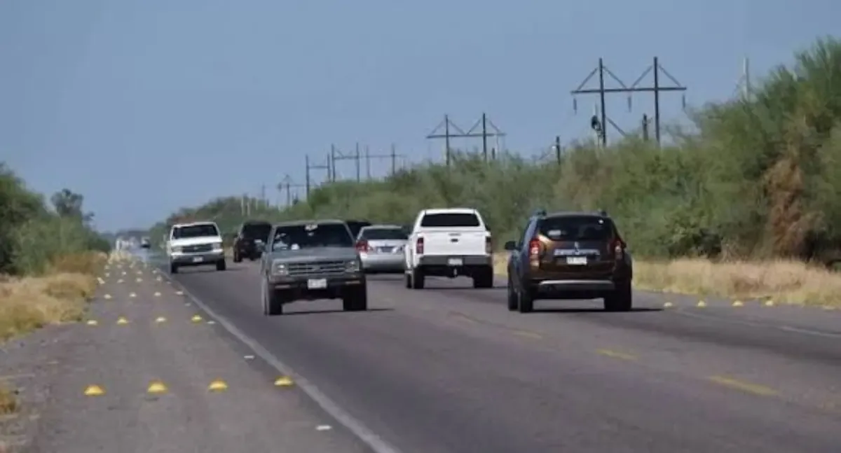 Una persona resultó con lesiones leves tras un choque entre dos vehículos en Hermosillo.