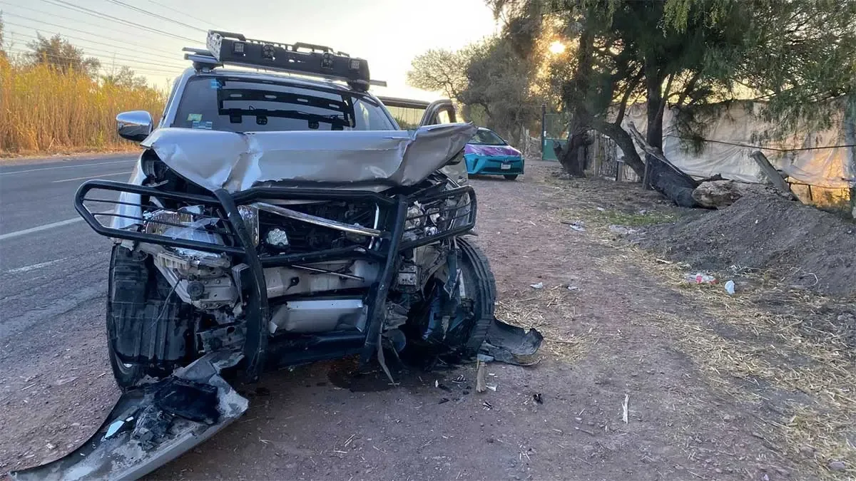 Accidente en carretera Juventino Rosas-Celaya provoca caos vial y heridos.