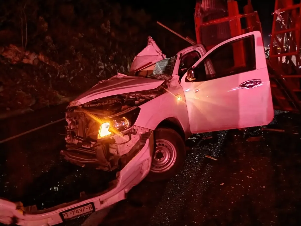 Un choque entre una camioneta y un tráiler en el Arco Norte resalta los riesgos de conducir a alta velocidad.