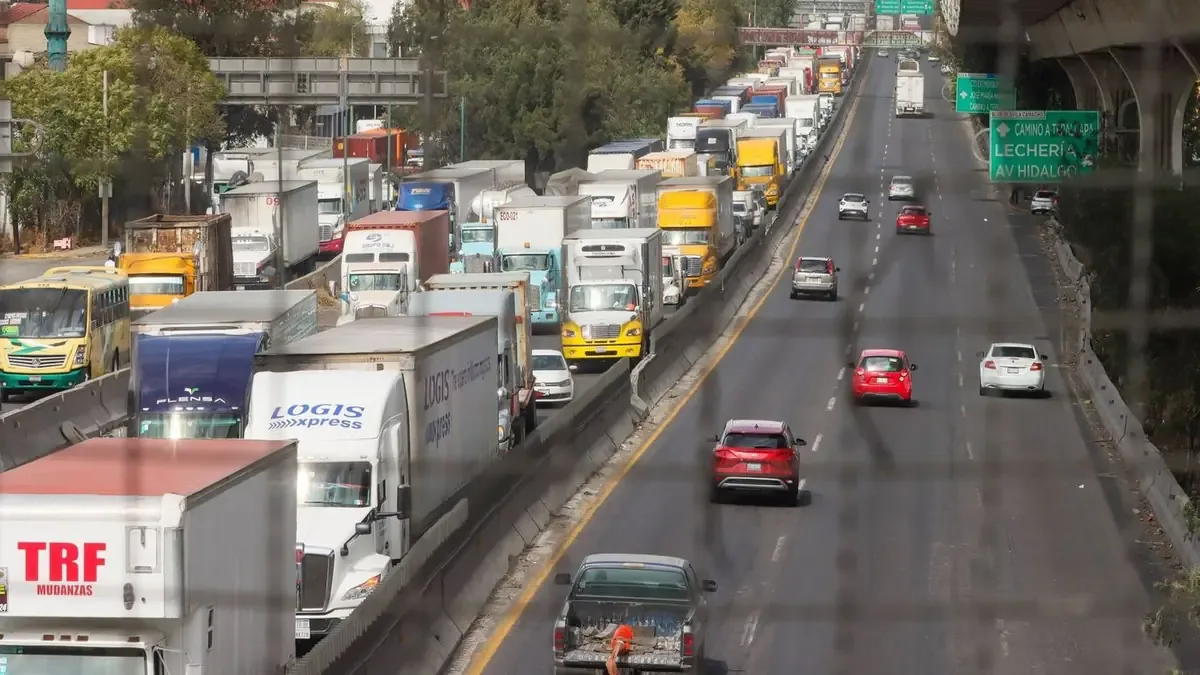 La autopista se mantiene bajo vigilancia para evitar incidentes y garantizar la seguridad vial.