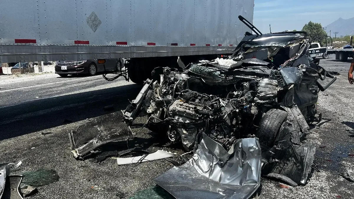 Una pareja y su hija permanecen en el hospital tras un fuerte choque en la carretera.