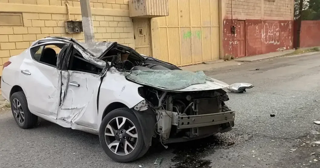 Un hombre fue apresado después de volcar su automóvil y dar positivo en alcohol en Saltillo.