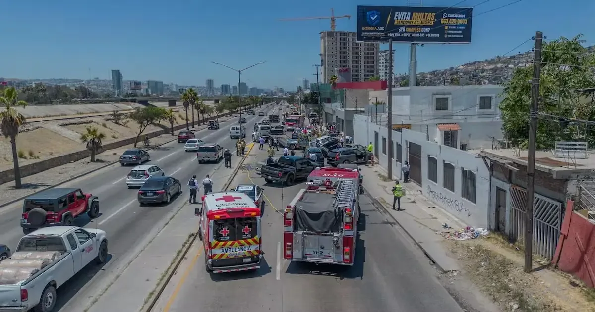 Un choque múltiple genera lesiones y congestión en la Vía Rápida Oriente.