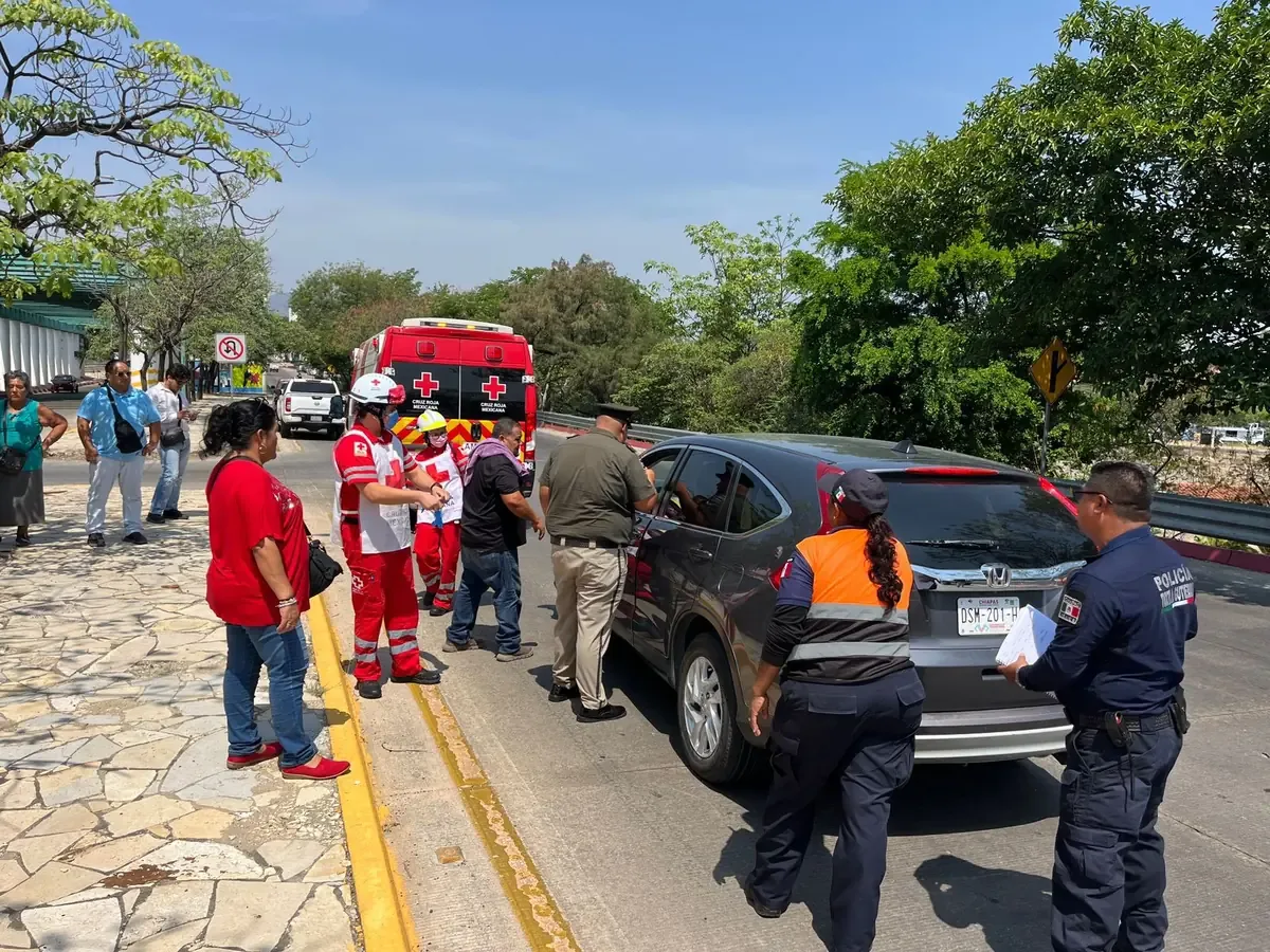 Un retorno prohibido fue la causa del choque en el Libramiento Sur que afectó la circulación.
