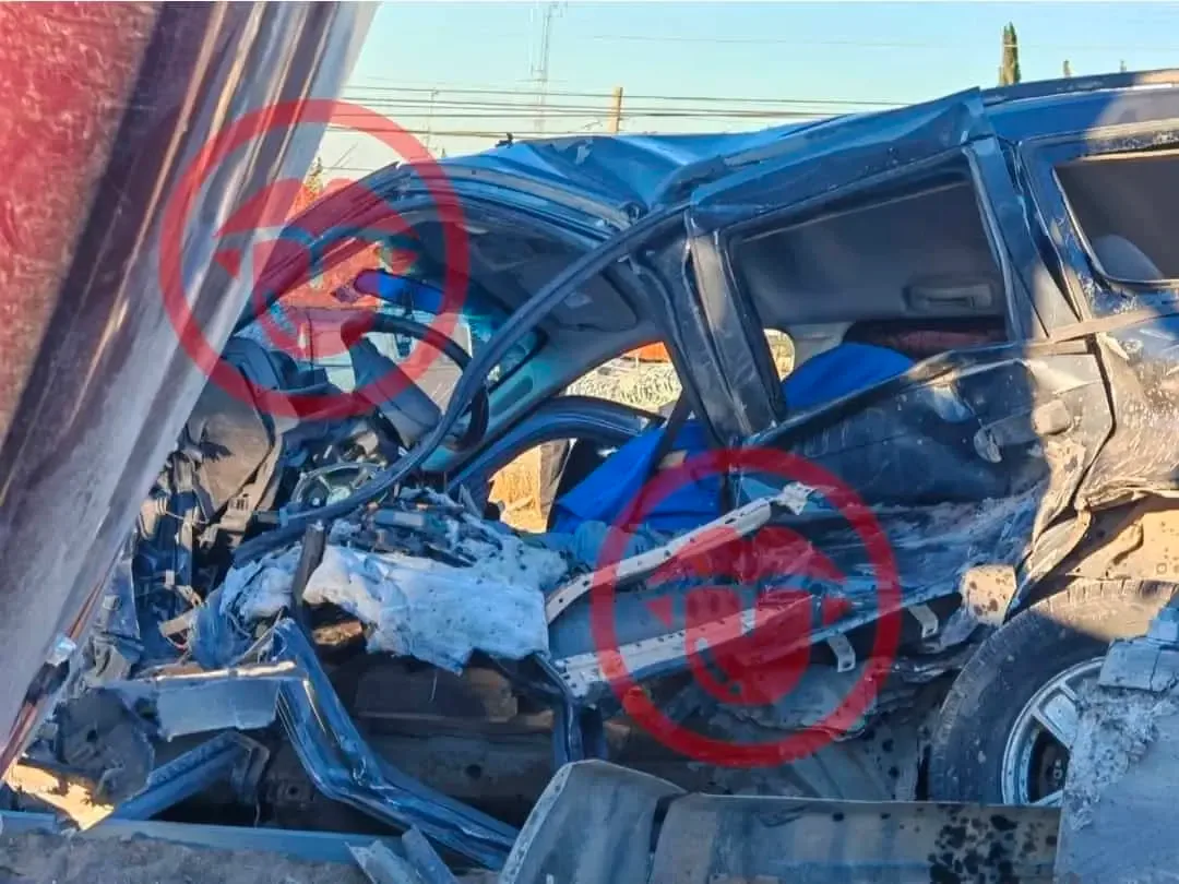 Accidente entre un camión urbano y una Jeep en Chihuahua provoca tragedia.