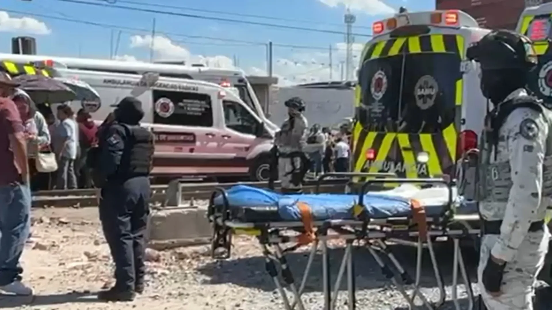Accidente entre un camión y un tren en San Juan de La Vega, Celaya.