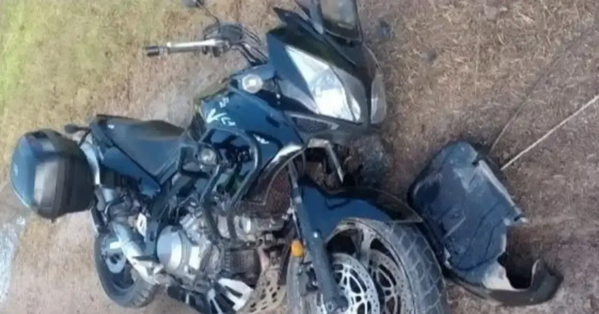 Un trágico accidente de tránsito cobró la vida de un motociclista en Berisso, evidenciando la creciente preocupación por siniestros viales en la región.
