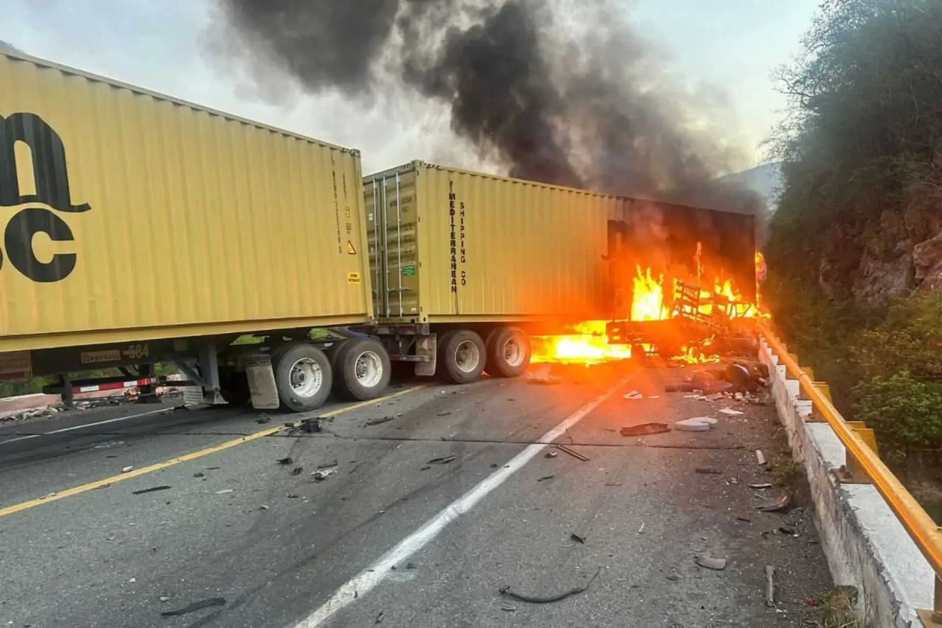 Accidente grave en la Autopista Siglo XXI provoca cierre total.