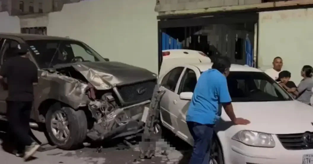 Ignorar una señal de alto causó un choque entre múltiples vehículos en La Berrueto.