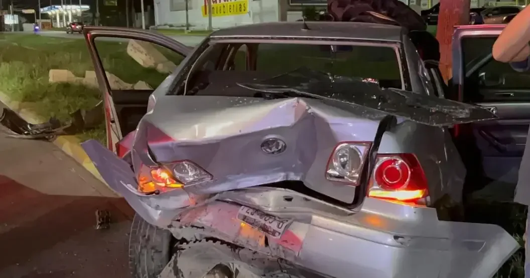El incidente dejó importantes daños materiales pero no se registraron heridos.