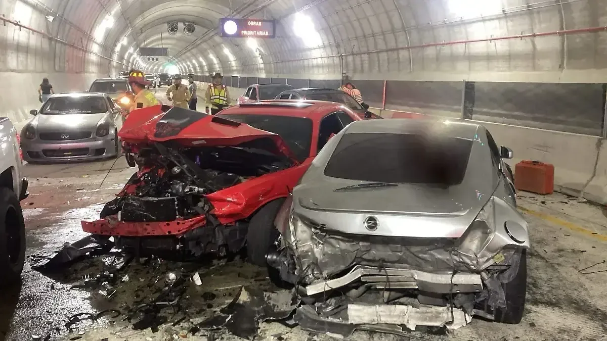 Un choque en el Viaducto Elevado dejó una persona hospitalizada y causó congestión en la zona.