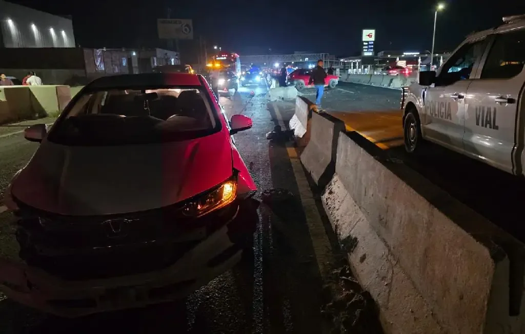 Accidente vehicular deja dos autos dañados, sin lesionados graves, en Zapopan.