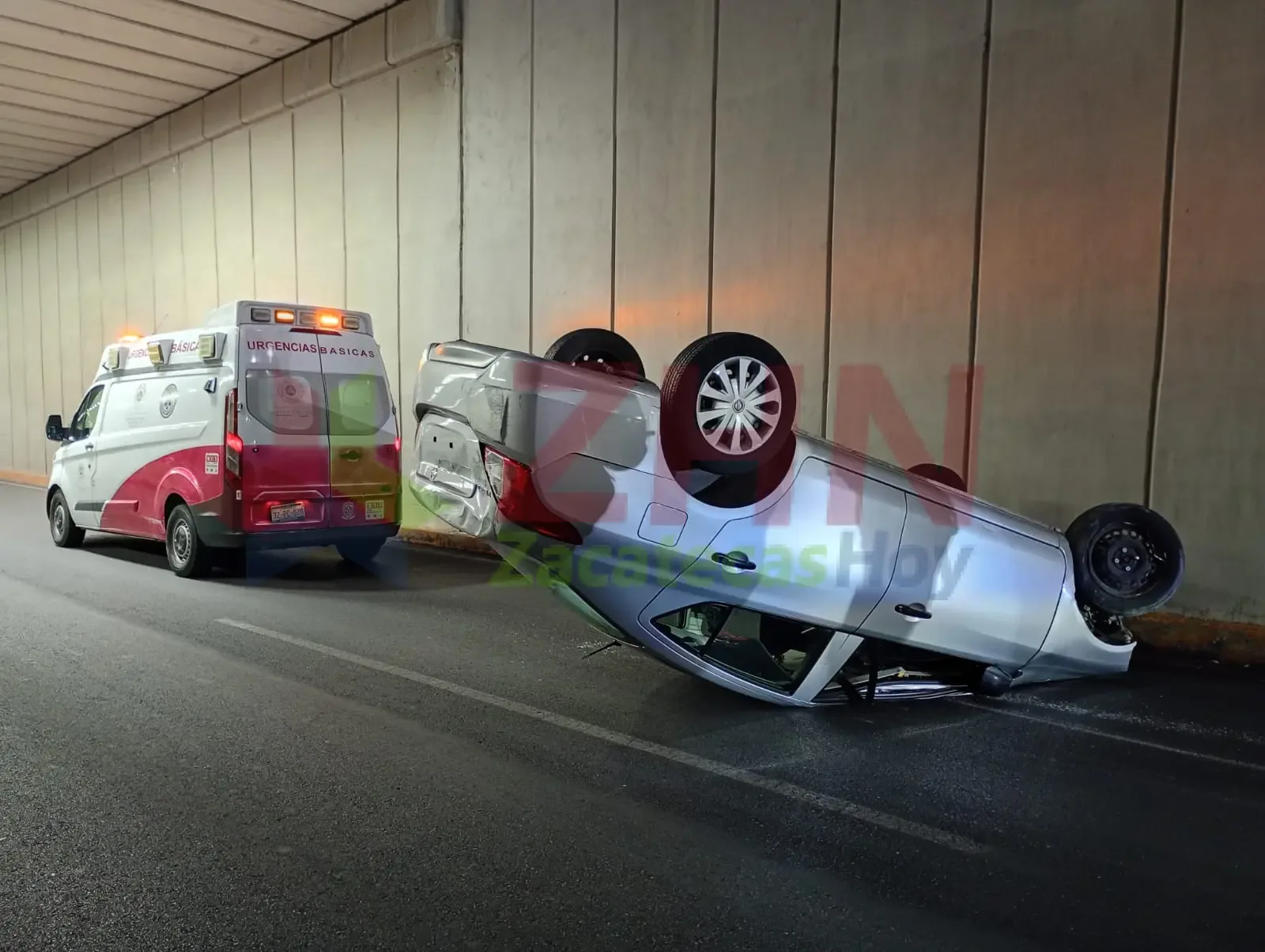 Accidente vehicular en el túnel de Calzada Solidaridad en Guadalupe, Zacatecas.