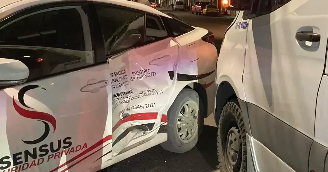 Un conductor ignora el derecho de paso, resultando en un choque sin heridos.